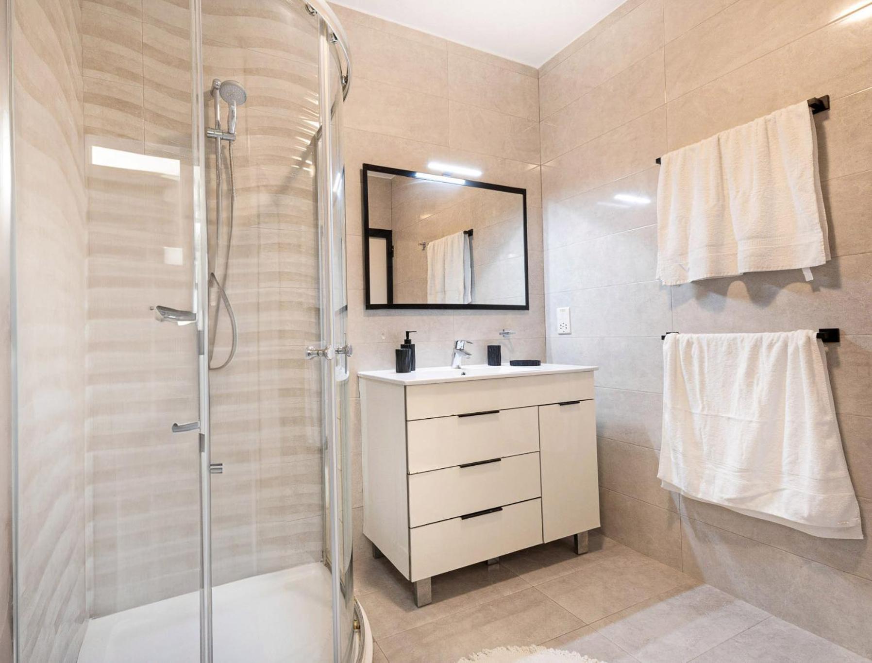 Spacious 2Br Penthouse With A Large Front-Terrace - Close To Bugibba Perched Beach San Pawl il-Baħar Zewnętrze zdjęcie