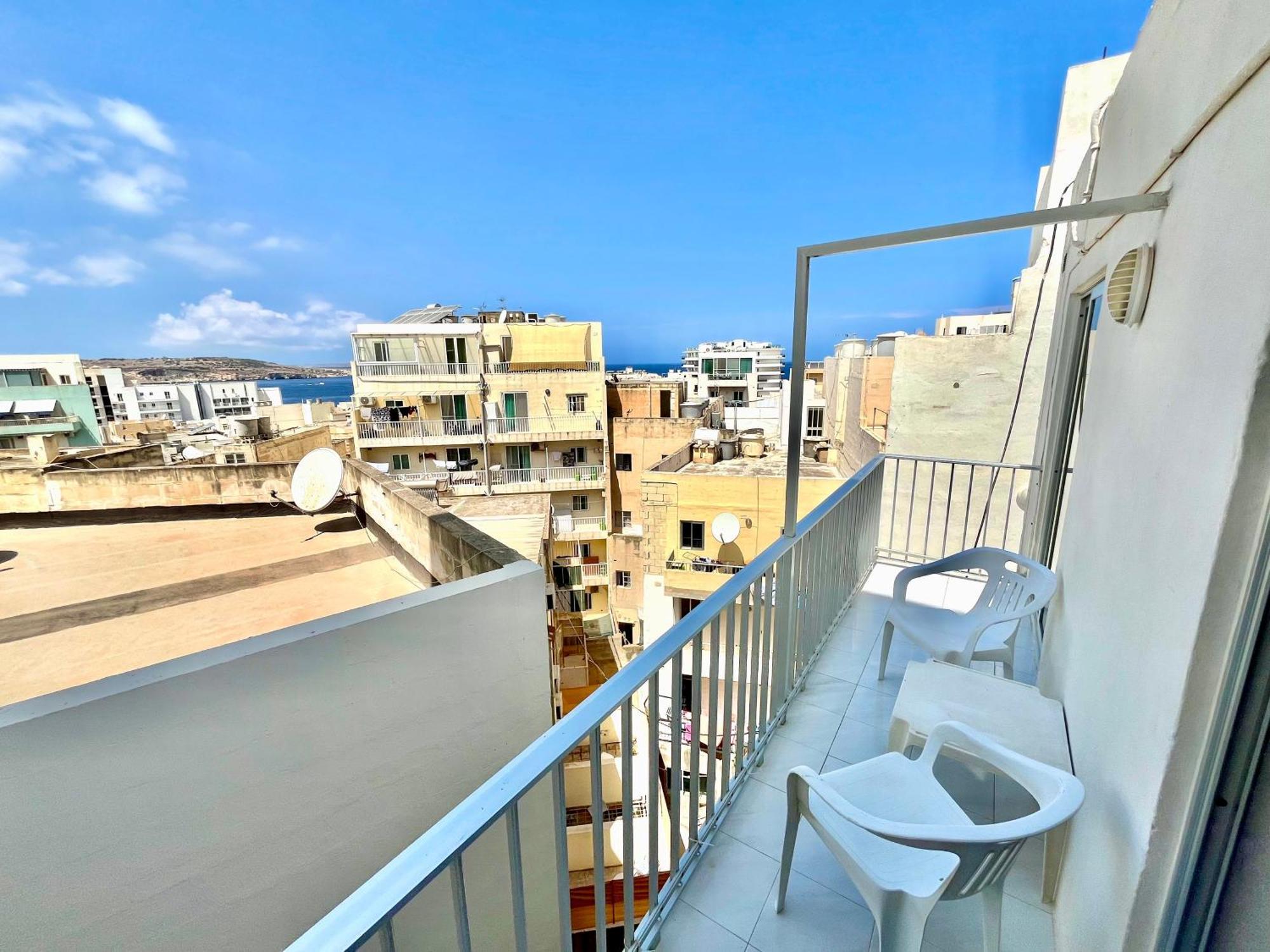Spacious 2Br Penthouse With A Large Front-Terrace - Close To Bugibba Perched Beach San Pawl il-Baħar Zewnętrze zdjęcie